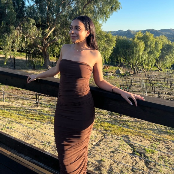 Chocolate brown strapless bodycon ruched mesh maxi dress. - Picture 4 of 6